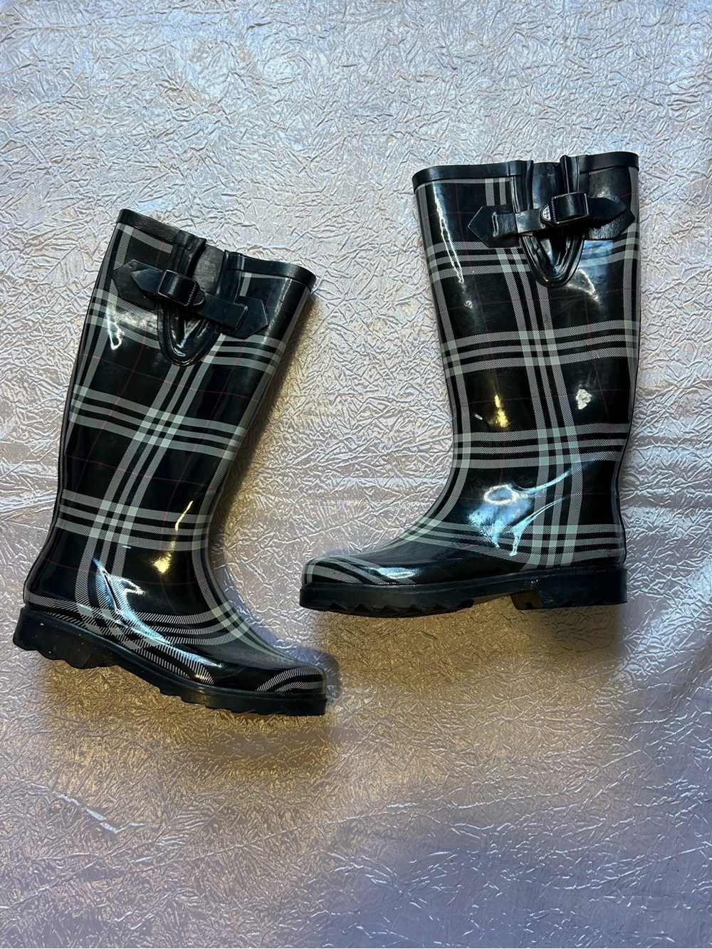 Black & Grey Plaid Rubber Rain Boots β Size US 9 / EUR 40